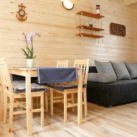 Ustka Letniskowy Zeglarski Сasa de vacaciones Przewloka (Pomerania)